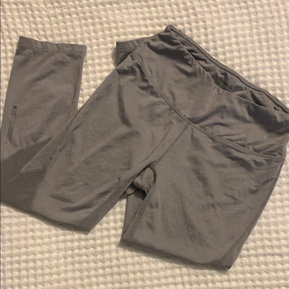 Reebok Gray Leggings Athletic Wear
Please review all pictures
